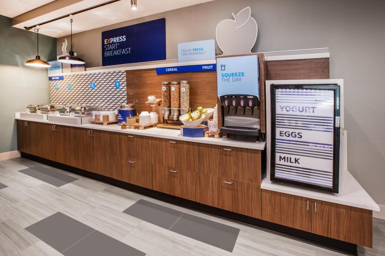 Holiday Inn Express & Suites Windsor East - Lakeshore By Ihg Tecumseh Exteriér fotografie