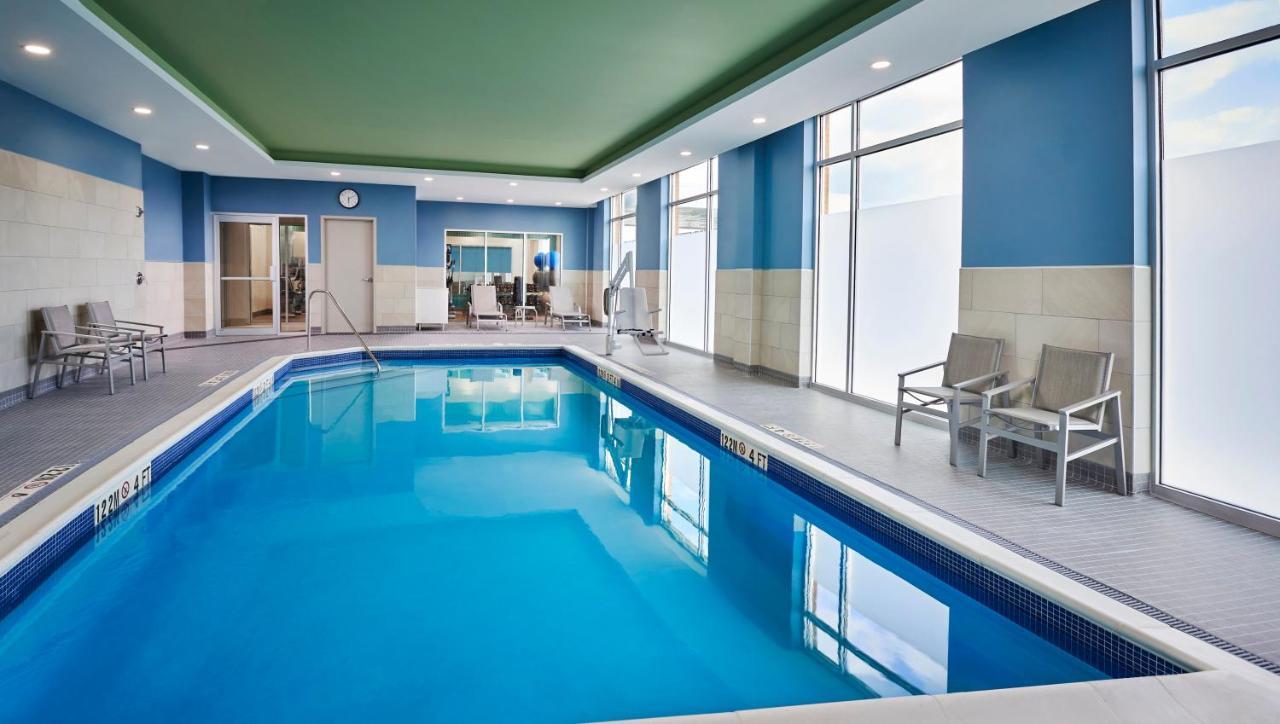 Holiday Inn Express & Suites Windsor East - Lakeshore By Ihg Tecumseh Exteriér fotografie