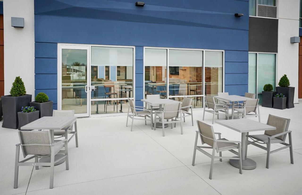 Holiday Inn Express & Suites Windsor East - Lakeshore By Ihg Tecumseh Exteriér fotografie