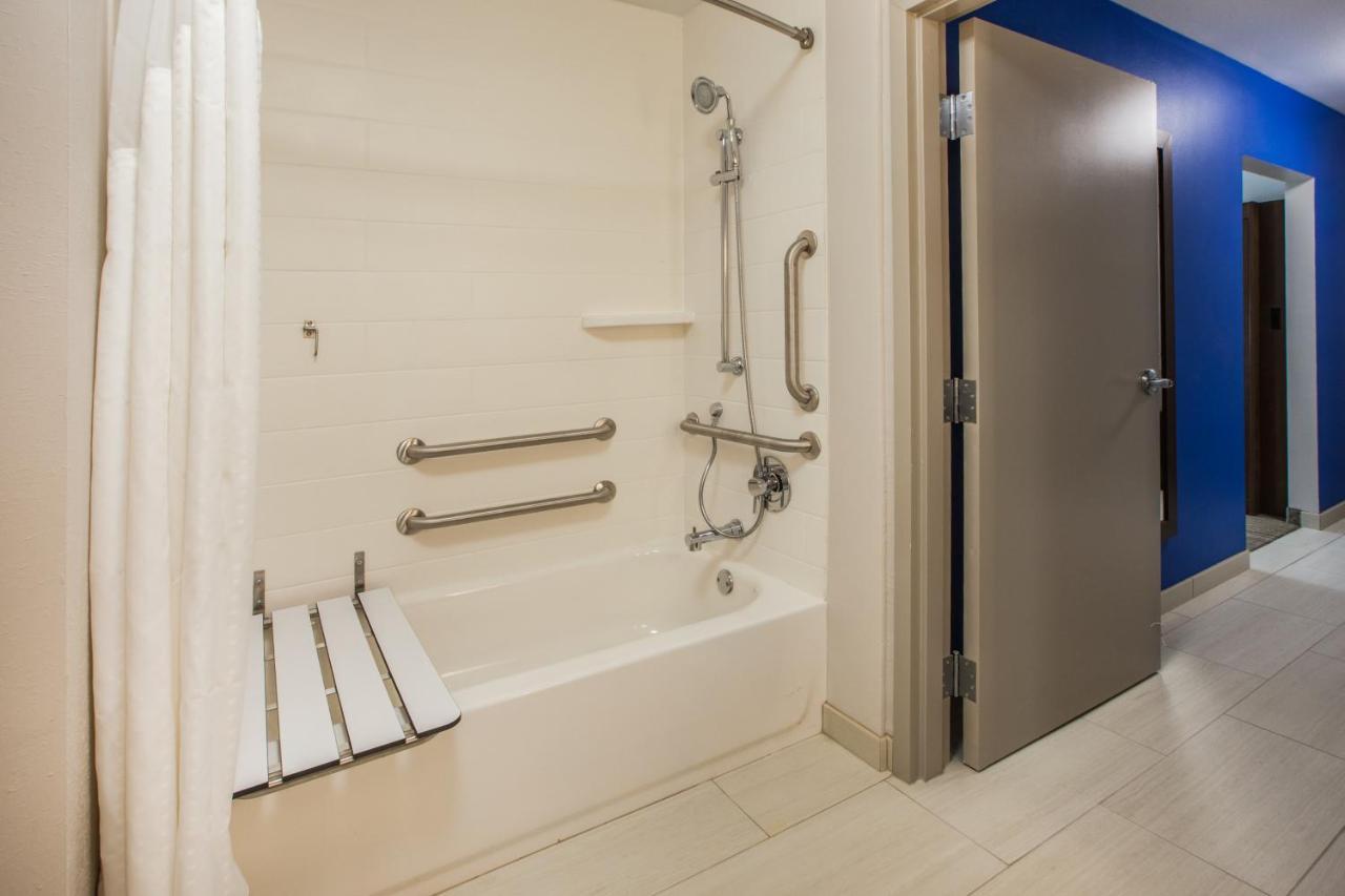 Holiday Inn Express & Suites Windsor East - Lakeshore By Ihg Tecumseh Exteriér fotografie
